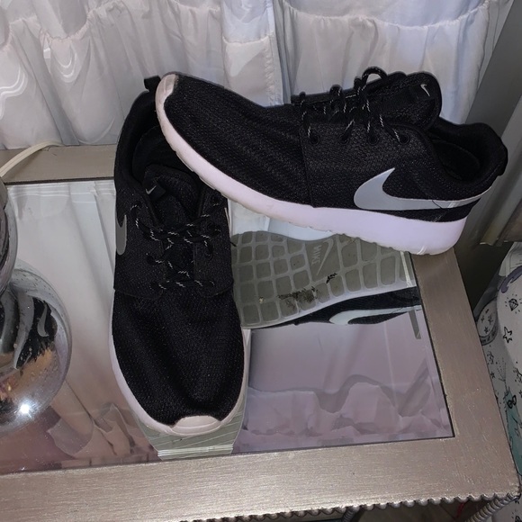 Nike Shoes - Mine Roche Runners